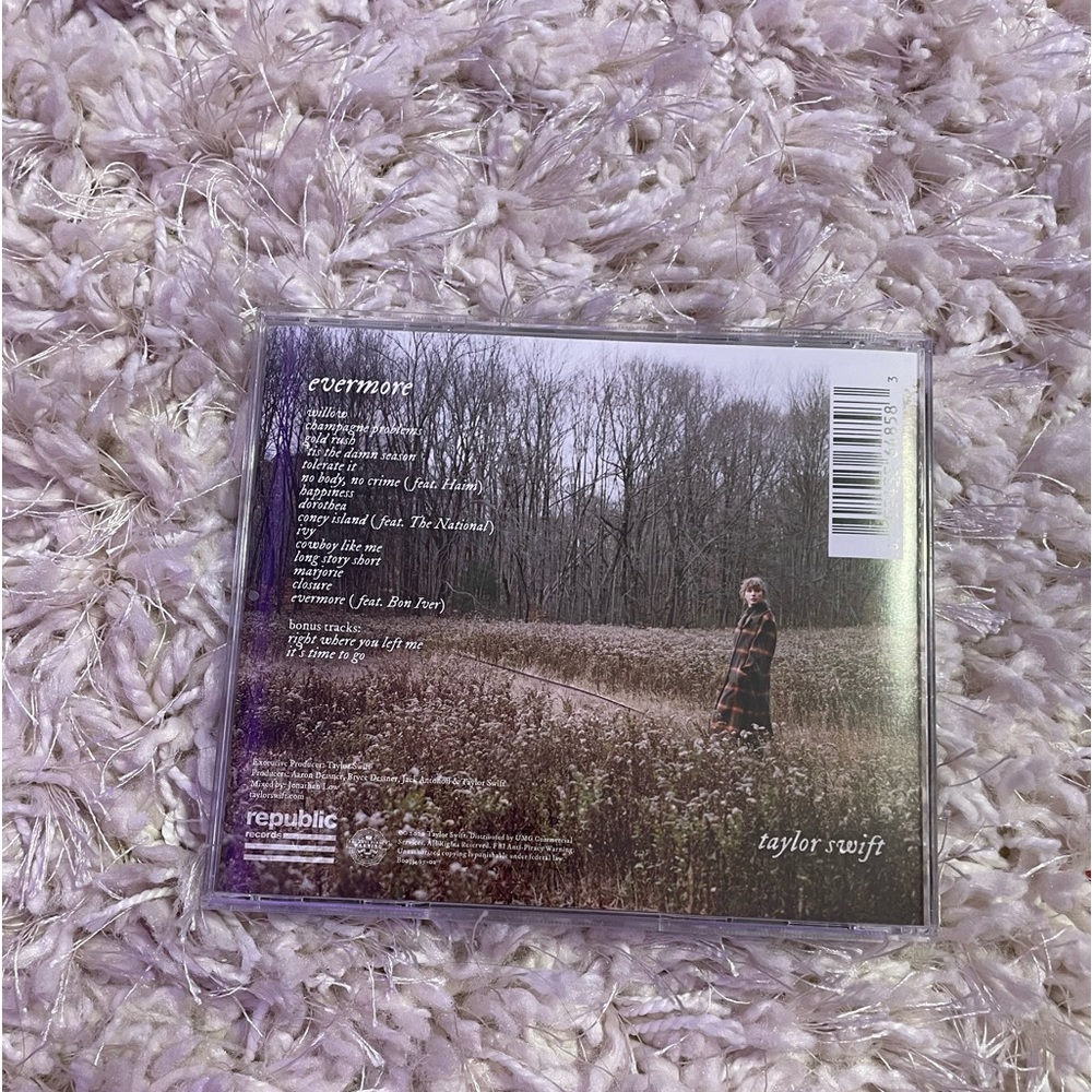taylor swift evermore cd, cd case is cracked- cd is in perfect condition